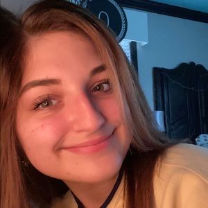 Meet your Posher, Olivia